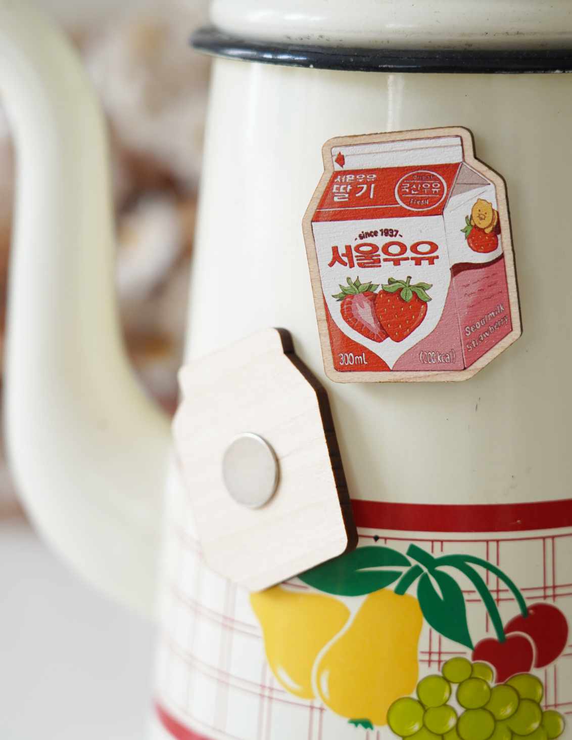 Magnet en bois - Lait à la fraise